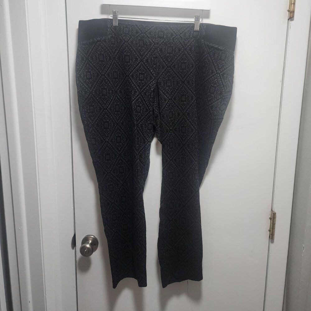 EUC One One Woman Size 2x Pants, Velvet Embossed Design